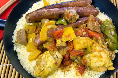 Kraliyet kuskus, üç et