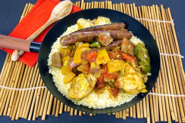 Kraliyet kuskus, üç et