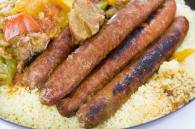 Kraliyet kuskus, üç et