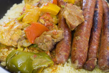 Kraliyet kuskus, üç et