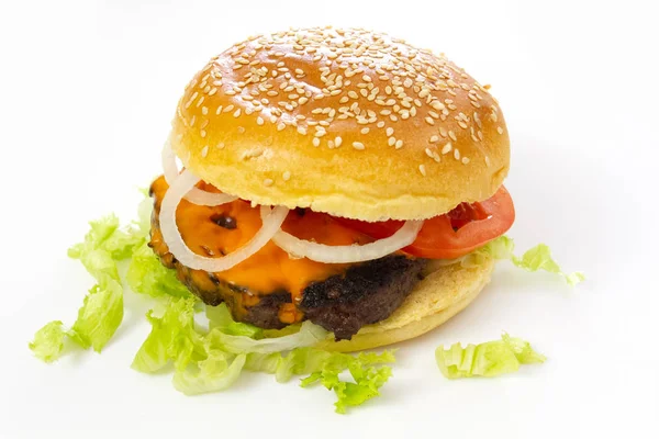 Гамбургер Жареным Стейком Белом Фоне — стоковое фото
