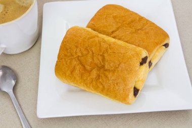 çikolatalı ekmek ve kahve