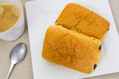 çikolatalı ekmek ve kahve