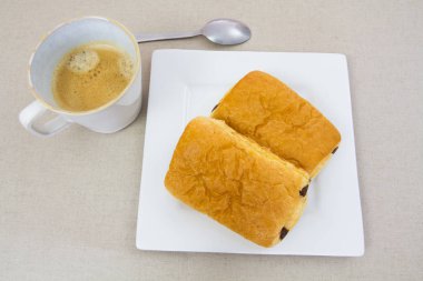 çikolatalı ekmek ve kahve