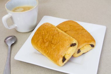 çikolatalı ekmek ve kahve