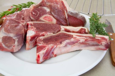 ham kuzu eti (kasap dükkanı)