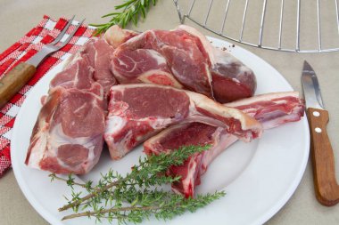 ham kuzu eti (kasap dükkanı)