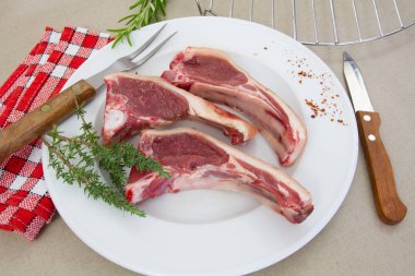 ham kuzu eti (kasap dükkanı)