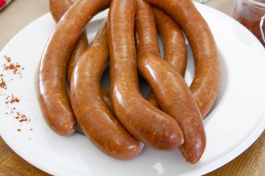 birkaç merguez (baharatlı sosisler), Barbekü