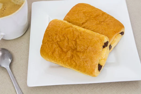 çikolatalı ekmek ve kahve