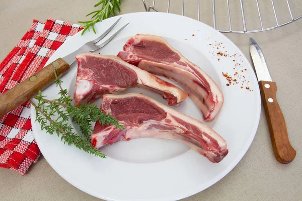 ham kuzu eti (kasap dükkanı)