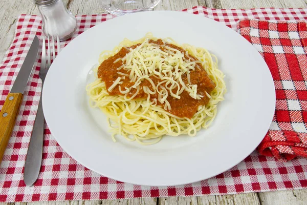 Piatto Spaghetti Bolognese Tavolo Legno — Foto Stock