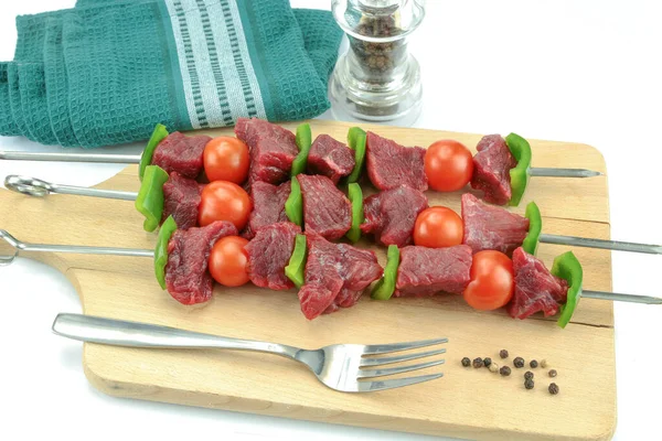 Pincho Carne Cruda Una Tabla — Foto de Stock