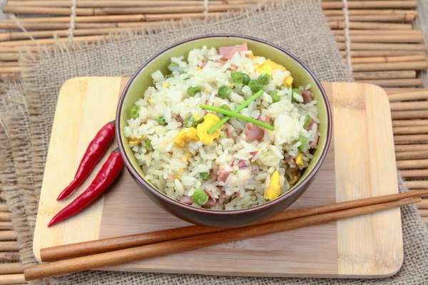 Kantonesisches Reisgericht Mit Stäbchen — Stockfoto