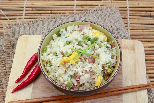 Kantonesisches Reisgericht Mit Stäbchen — Stockfoto