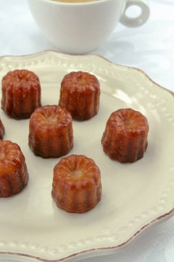 Beyaz arkaplanda birkaç flüt