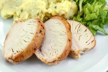 Kızarmış domuz eti ve patates püresi.