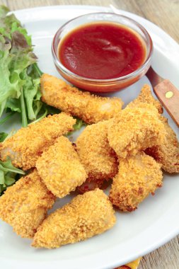 Tavuklu nugget ve ketçap.