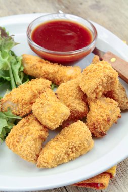 Tavuklu nugget ve ketçap.