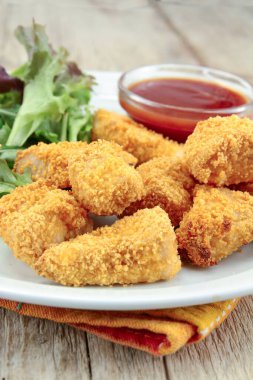 Tavuklu nugget ve ketçap.