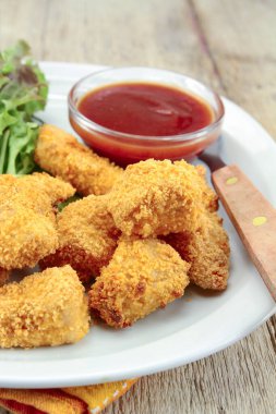 Tavuklu nugget ve ketçap.