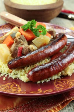 Merguez ve tavuklu kuskus.