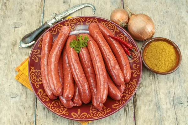 Brut Merguez Farfurie — Fotografie, imagine de stoc