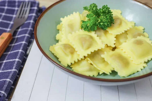 Tabakta Ravioli Pişirilmiş — Stok fotoğraf