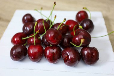 Masada bir demet kiraz