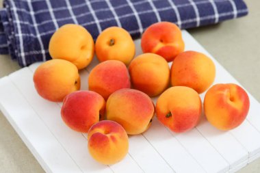 Masada birkaç kayısı var.