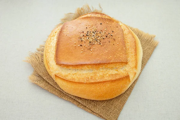 Pão Pão Com Sementes Uma Mesa — Fotografia de Stock