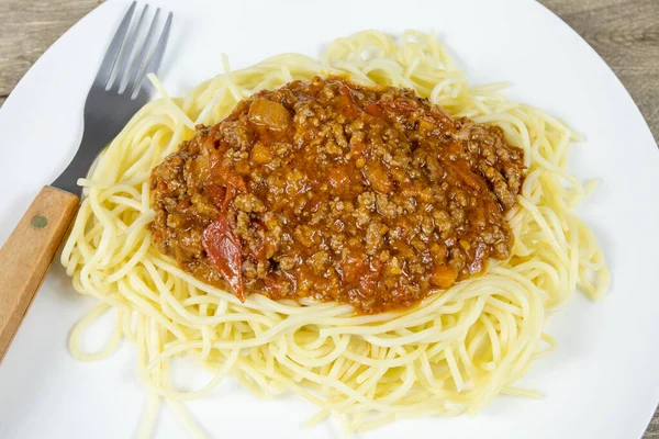 Plancha Boloñesa Espaguetis Sobre Mesa —  Fotos de Stock