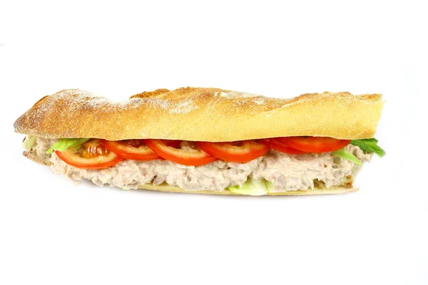 Sandwich Mit Thunfisch Und Rohem Gemüse Auf Weißem Hintergrund — Stockfoto