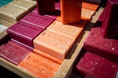 Fransa 'da bir pazarda sabun satışı