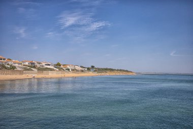 Yazın Vende 'de Jard-sur-mer plajı