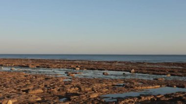 Vendedeki Jard-sur-mer plajında gün batımı