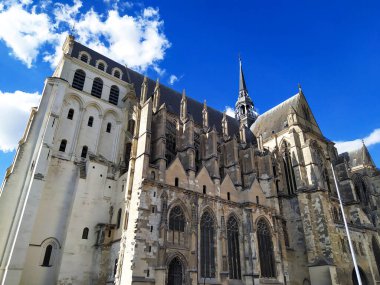 Fransa 'nın kuzeyinde Saint-Quentin kasabasındaki bazilika.