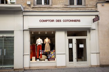 Comptoir des Cotonniers marka mağaza önü