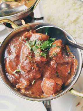 Hint yemeği: Vindalou soslu kuzu eti