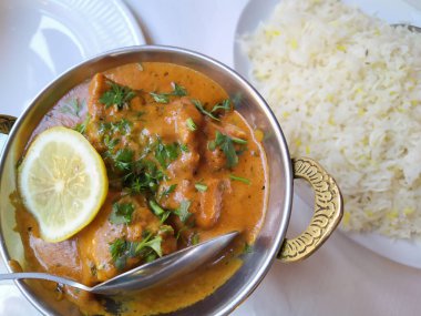 Hint mutfağı: köri soslu balık yemeği