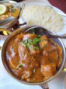 Hint yemeği: Vindalou soslu kuzu eti