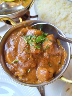 Hint yemeği: Vindalou soslu kuzu eti