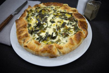 Tabakta pırasalı kiş