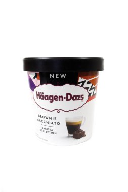 Bir kavanoz Hagen-Dazs marka dondurma beyaz arka planda izole edilmiş.