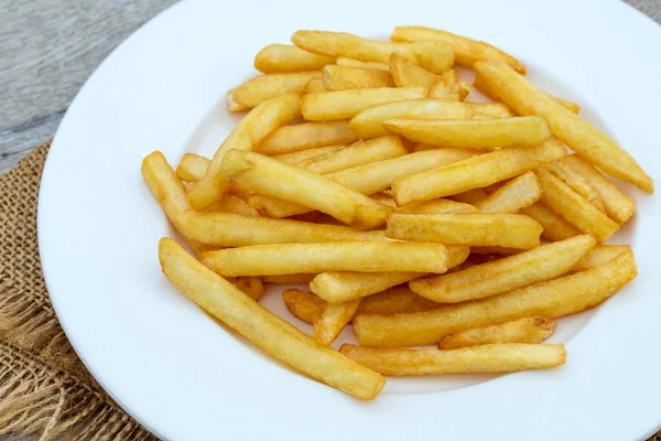 Bord Frietjes Een Houten Tafel — Stockfoto