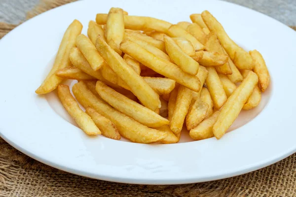 Plato Papas Fritas Una Mesa Madera —  Fotos de Stock