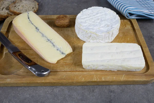 Sýrová Deska Řezací Desce — Stock fotografie