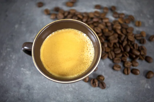 Tasse Kaffee Auf Grauem Hintergrund — Stockfoto