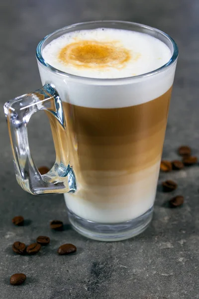 Tasse Cappuccino Auf Einem Holztisch — Stockfoto