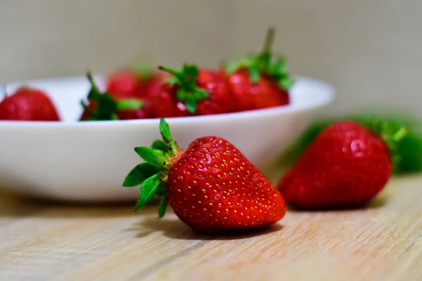 Masada çilekler var..